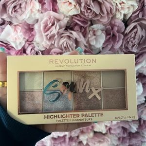 Soph x Revolution highligher Palette